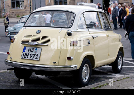 Deutschland, Teilnehmer einer Oldtimer-Rallye, einen BMW 600. Stockfoto