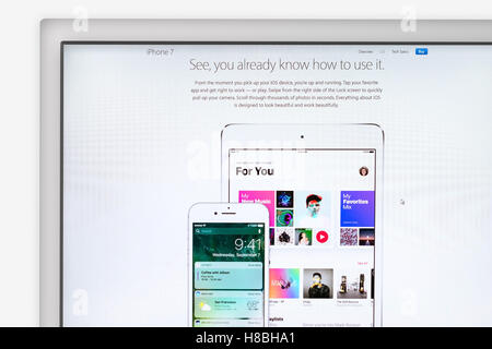 Cupertino, Vereinigte Staaten von Amerika - 7. Oktober 2016: 7 iPhone und iPad mit iOS 10 auf Apple Inc. Website. Neues Hightech-smartphone Stockfoto