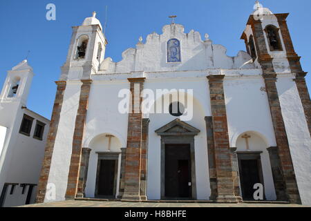 MONSARAZ, PORTUGAL: Santa Maria da Lagoa Kirche Stockfoto