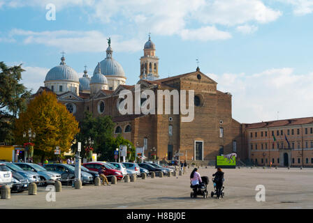 Abbazia di Santa Giustina, Piazza Prato della Valle, größte Platz Europas, Padua, Veneto, Italien Stockfoto