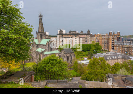 Kathedrale von Glasgow und den Glasgow Royal Infirmary aus der östlichen Necroplis-Glasgow, Schottland Stockfoto