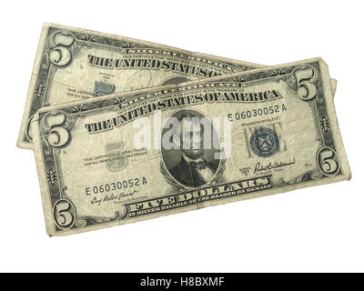 Zwei alte 5 Dollar Silber Zertifikate in gebrauchtem Zustand auf weißem Hintergrund. Stockfoto