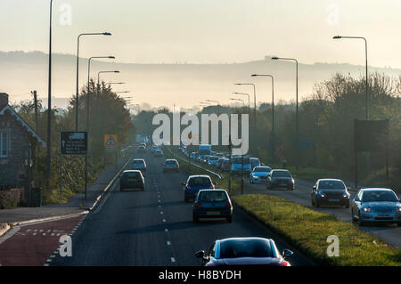 Morgens Berufsverkehr auf der Autobahn A4 in der Nähe von Bath, England, UK Stockfoto