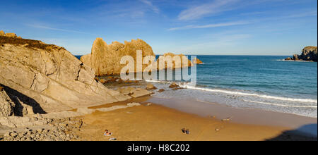 Strand von La Arnia, Liencres, Kantabrien, Spanien. Stockfoto