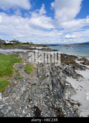 Iona, Schottland - Baile Mhor, das Dorf. Hafen Sie Felsen Noth Osten suchen. Stockfoto