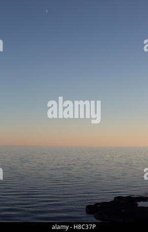 Sonnenuntergang über dem Lake Superior in der Nähe von Two Harbors, Minnesota, USA. Stockfoto