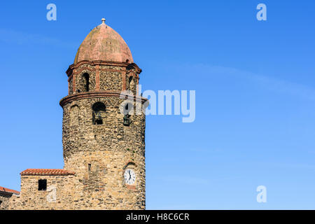 Collioure Glockenturm der Kirche von Notre Dame des Anges, Collioure, Côte Vermeille, Frankreich Stockfoto