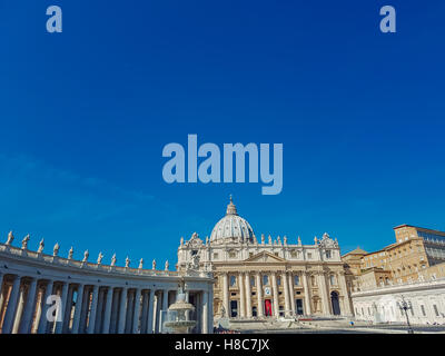 Piazza San Pietro, schöne repräsentatives Bild von der berühmteste Ort der katholischen Religion. Stockfoto