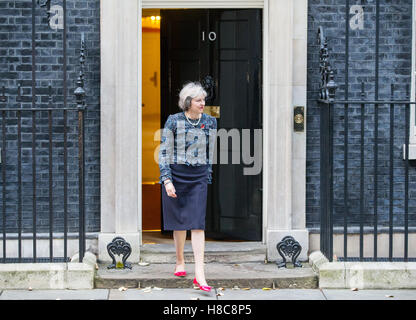 Herr Ministerpräsident, Theresa May, Blätter 10 Downing Street, auf dem Weg zu Fragen des Premierministers im House Of Commons Stockfoto