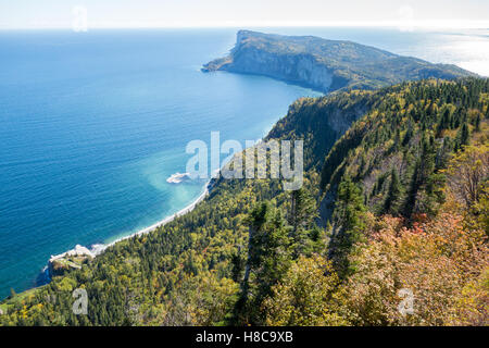 Cap Bon Ami von Mont-Saint-Alban Aussichtspunkt im Forillon Nationalpark, Gaspe Halbinsel, Quebec, Kanada Stockfoto