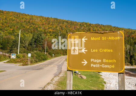 Info-Tafel im Forillon Nationalpark, Gaspe Halbinsel, Quebec, Kanada Stockfoto