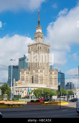 Warschau, Polen - Juni 16: Palast der Kultur und Wissenschaft in Warschau. Dies ist das höchste und bekannteste Gebäude in polnischen capito Stockfoto