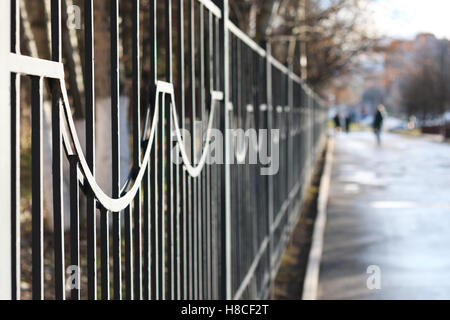 Straße Schmiedeeisen Zaun Stockfoto