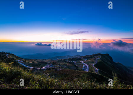 Bergstraße in (Phu Tubberk) im Phu Hin Rong Kla Nationalpark Phetchabun Provinz Asien Thailand Stockfoto