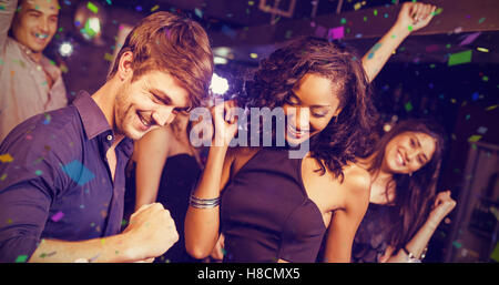 Zusammengesetztes Bild der happy Friends tanzen zusammen Stockfoto