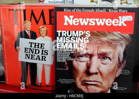 Time und Newsweek Magazine Front erstreckt sich am Zeitungskiosk Donald Trump & Hillary Clinton amerikanischen uns Wahl November 2016 Stockfoto