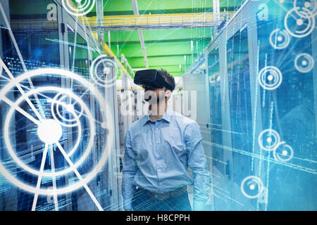 Zusammengesetztes Bild des Binärcodes und Linien Stockfoto