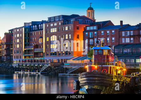 Portsmouth, New Hampshire, USA Stadt Skyline auf dem Piscataqua River. Stockfoto