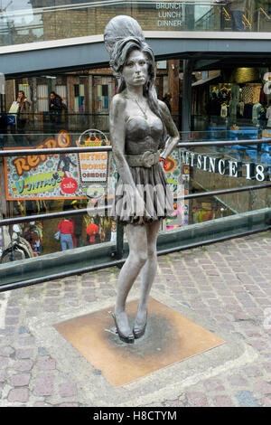 Statue von Amy Winehouse, Camden Market, London Stockfoto