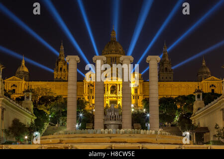 Nachtansicht der magische Brunnen-Licht-Show in Barcelona, Spanien Stockfoto