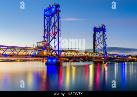 Portsmouth, New Hampshire, USA Memorial Bridge auf dem Piscataqua River. Stockfoto