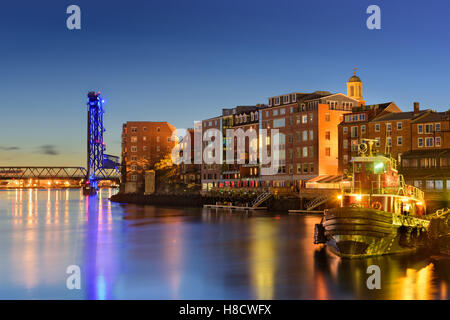 Portsmouth, New Hampshire, USA Stadt Skyline auf dem Piscataqua River. Stockfoto