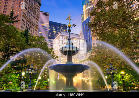 New Yorker Finanzviertel Stadtbild am City Hall Park. Stockfoto