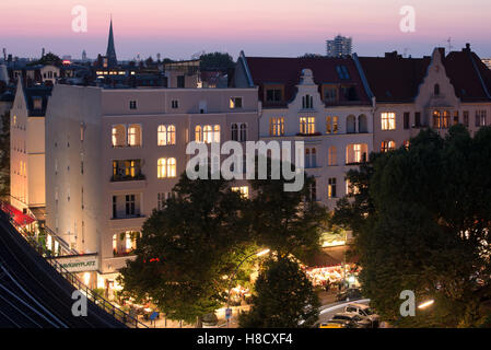 Berlin im Sommer, Ansicht der Vögel der Savignyplatz, Savigny Platz Platz Platz Charlottenburg Wilmersdorf mit restaurants Stockfoto