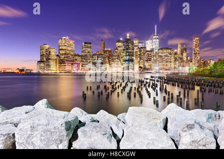 Die Innenstadt von Skyline New Yorks am East River. Stockfoto