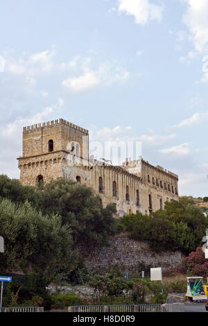 Die Burg von Marina di Camerota, Nationalpark Cilento und Vallo di Diano, UNESCO-Weltkulturerbe, Salerno, Kampanien, Italien Stockfoto