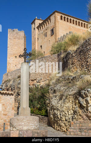 Mittelalterliche Burg im Dorf von Alquezar, Spanien Stockfoto