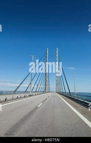 Öresund / Øresund-Brücke, zweigleisigen Eisenbahn- und zweispurige Brücke-Tunnel zwischen Dänemark und Schweden, Skandinavien Stockfoto