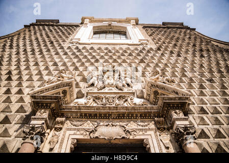 Fassade der Chiesa del Gesu Nuovo in Neapel, Italien Stockfoto