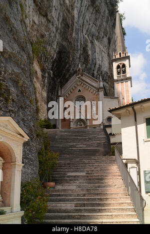 Santuario Madonna della Corona Kirche in Ferrara di Monte Baldo, Verona, Italien. Stockfoto