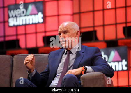 Lissabon, Portugal. 10. November 2016. Griechenlands ehemaliger Ministerpräsident George Papandreou spricht auf dem Web-Gipfel in Lissabon am 10. November 2016. : Bildnachweis Pedro Fiuza: Pedro Fiuza/ZUMA Draht/Alamy Live-Nachrichten Stockfoto