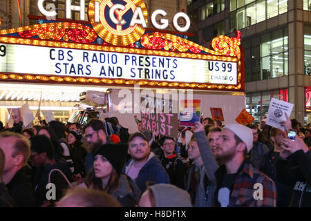 Chicago, Illinois, USA. 9. November 2016. Demonstranten protestieren gegen Präsident wählen Donald Trump auf der State Street am 9. November 2016 in Chicago, IL. Bildnachweis: Debby Wong/Alamy Live-Nachrichten Stockfoto