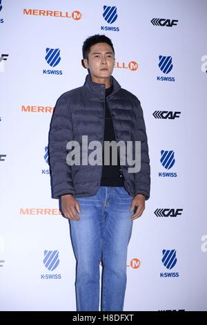 Seoul, Korea. 10. November 2016. Woo-bin Kim, besuchen Sie unendliche Lee SeongJong und Apink MERRELL FW-Modenschau in Seoul, Korea am 10. November 2016. (China und Korea Rechte heraus) © TopPhoto/Alamy Live-Nachrichten Stockfoto