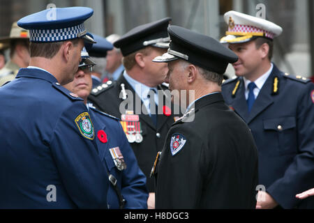 Sydney, Australien. Freitag, 11. November 2016. Viele Persönlichkeiten aus Australien und Übersee trat der Veteranen und servieren Personal in den Dienst am Cenotaph in Martin Place. Bildnachweis: Martin Beere/Alamy Live News Stockfoto