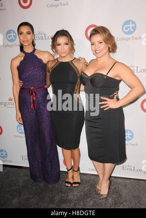 Los Angeles, CA, USA. 10. November 2016. Roselyn Sanchez, Eva Longoria, Justina Machado im Ankunftsbereich für 5. Eva Longoria Foundation Jahresessen, vier Jahreszeiten Hotel Los Angeles in Beverly Hills, Los Angeles, CA 10. November 2016. Bildnachweis: Elizabeth Goodenough/Everett Collection/Alamy Live-Nachrichten Stockfoto