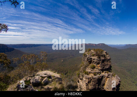 (161111)--SYDNEY, 11. November 2016 (Xinhua)--Foto aufgenommen am 25. Oktober 2016 zeigt der Blue Mountains National Park im Bundesstaat New South Wales, Australien. Vier Prozent des australischen Kontinents ist geschützt, für die Erhaltung, umfasste innerhalb von etwas mehr als 500 Nationalparks oder rund 28 Millionen Hektar Land. Die meisten Nationalparks werden verwaltet vom australischen Staat und Territorium Regierungen--Staaten haften für Landmanagement unter Australiens Verfassung--obwohl die Commonwealth-Regierung kümmert sich um sechs Nationalparks, die National Botanic Gardens und 58 individuelle Marine behält sich. (Xin Stockfoto