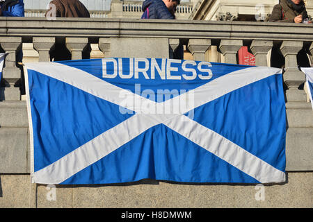 Trafalgar Square, London, UK. 11. November 2016. Schottland-Fußball-Fans am Trafalgar Square in London vor das Spiel heute Abend. Bildnachweis: Matthew Chattle/Alamy Live-Nachrichten Stockfoto