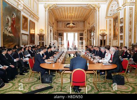 London, UK. 10. November 2016. Chinesischer Vize-Premier Ma Kai Ko-Vorsitzenden der 8. China-Großbritannien Wirtschafts- und finanzpolitischen Dialogs in London, 10. November 2016. © Han Yan/Xinhua/Alamy Live-Nachrichten Stockfoto