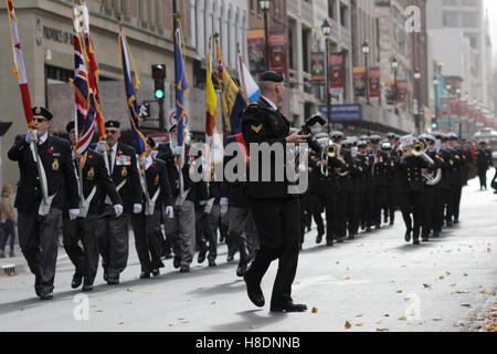 Halifax, Kanada. 11. November 2016. Der Remembrance Day Parade in Halifax, N.S., 11. November 2016. Bildnachweis: Lee Brown/Alamy Live-Nachrichten Stockfoto