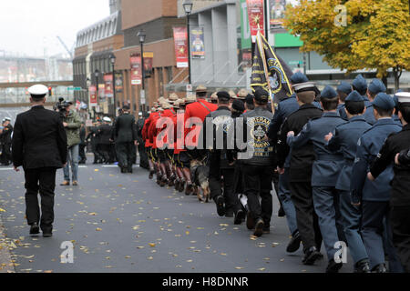 Halifax, Kanada. 11. November 2016. Der Remembrance Day Parade in Halifax, N.S., 11. November 2016. Bildnachweis: Lee Brown/Alamy Live-Nachrichten Stockfoto