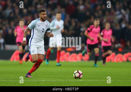 Wembley Stadium, London, UK.11th November 2016.  Englands Kyle Walker am ball bei der FIFA World Cup Qualifier match zwischen England und Schottland im Wembley Stadion in London.  Bildnachweis: Tele Bilder / Alamy Live News Stockfoto