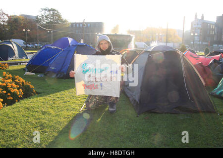 Hull, Großbritannien. 11. November 2016. Rumpf Zelt Stadt Kingston-upon-Hull England 11 November 2016 Protest in öffentlichen Gärten Hervorhebung Wohnungslosigkeit. Credit: Trevor R A Dingle/Alamy leben Nachrichten Stockfoto