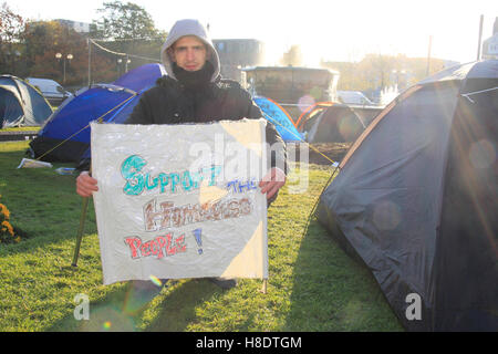 Hull, Großbritannien. 11. November 2016. Rumpf Zelt Stadt Kingston-upon-Hull England 11 November 2016 Protest in öffentlichen Gärten Hervorhebung Wohnungslosigkeit. Credit: Trevor R A Dingle/Alamy leben Nachrichten Stockfoto