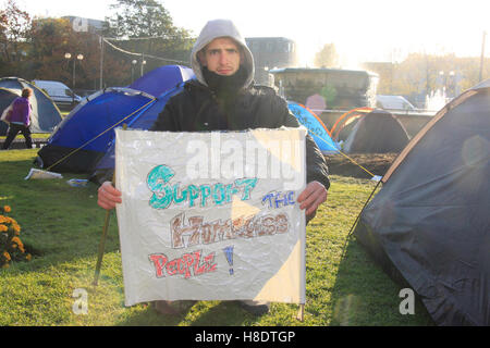 Hull, Großbritannien. 11. November 2016. Rumpf Zelt Stadt Kingston-upon-Hull England 11 November 2016 Protest in öffentlichen Gärten Hervorhebung Wohnungslosigkeit. Credit: Trevor R A Dingle/Alamy leben Nachrichten Stockfoto