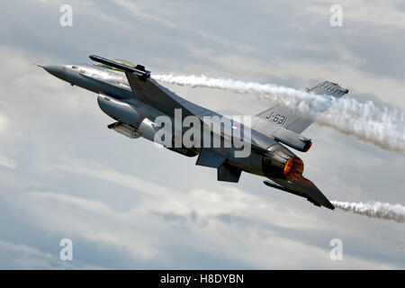 RNAF F-16 Uhr, J-631, Fighting Falcon Jet hebt ab 2014 Royal International Air Tattoo, Raf Fairford, Gloucestershire, Großbritannien. Stockfoto