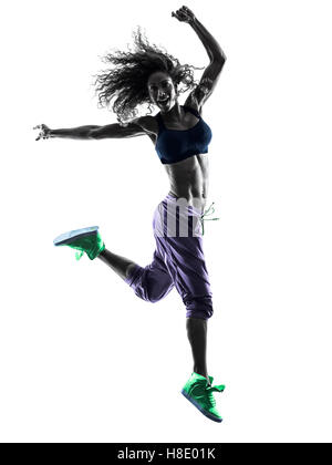 eine Afrikanerin Frau Zumba Tänzer tanzen Übungen im Studio Silhouette isoliert auf weißem Hintergrund Stockfoto